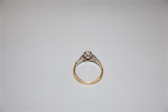 A modern 18ct gold and illusion set solitaire diamond ring, size M, gross 3.1 grams.